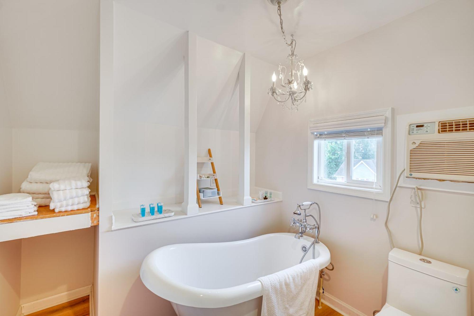 Epic Brunswick Apartment, Deck With Private Hot Tub! Esterno foto